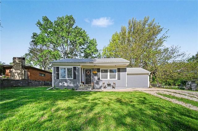 1209 N 8th Street, Lansing, KS 66043