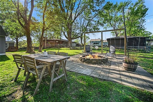 1209 N 8th Street, Lansing, KS 66043