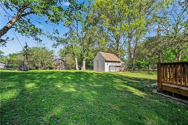 1209 N 8th Street, Lansing, KS 66043