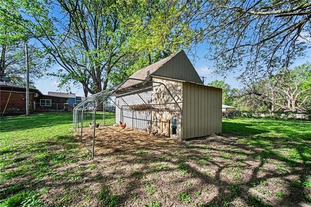1209 N 8th Street, Lansing, KS 66043