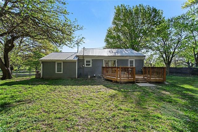1209 N 8th Street, Lansing, KS 66043