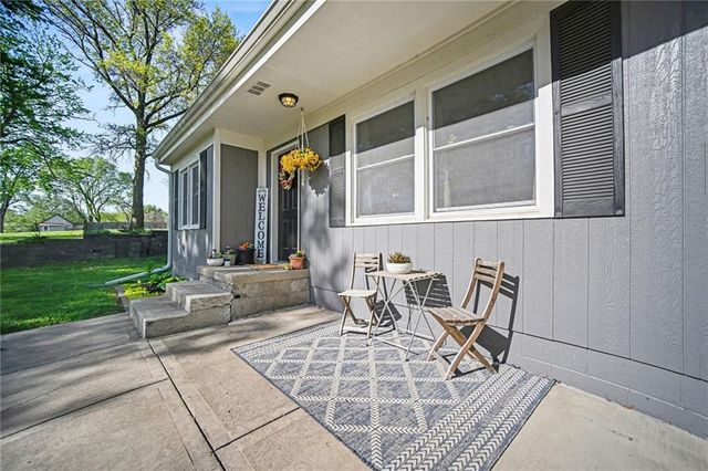 1209 N 8th Street, Lansing, KS 66043