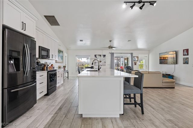 2017 SE 17th PL, Cape Coral, FL 33990