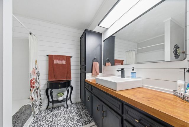 121 Western Ave, Haysville, KS 67060