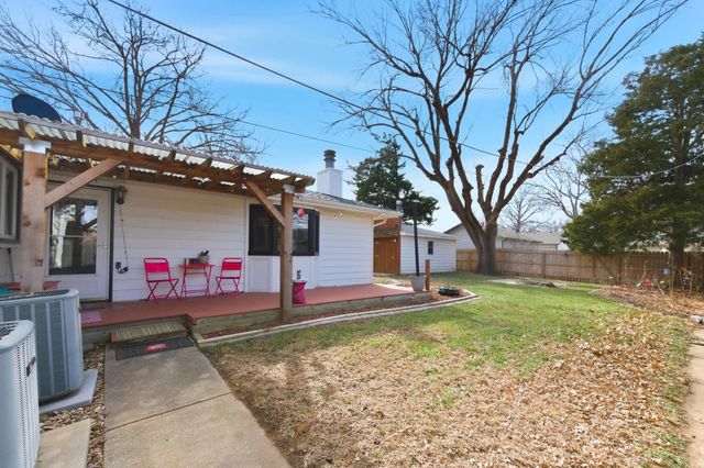 121 Western Ave, Haysville, KS 67060