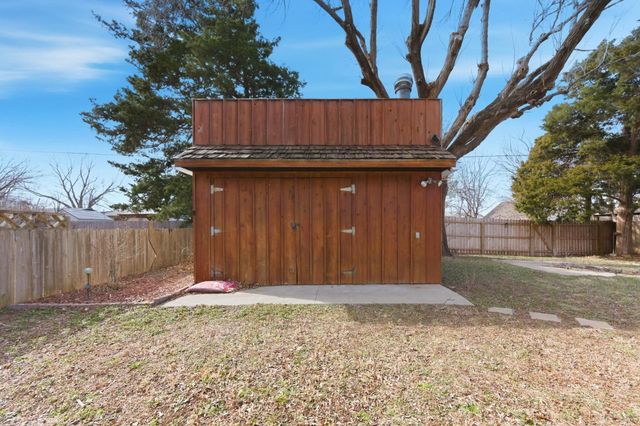 121 Western Ave, Haysville, KS 67060