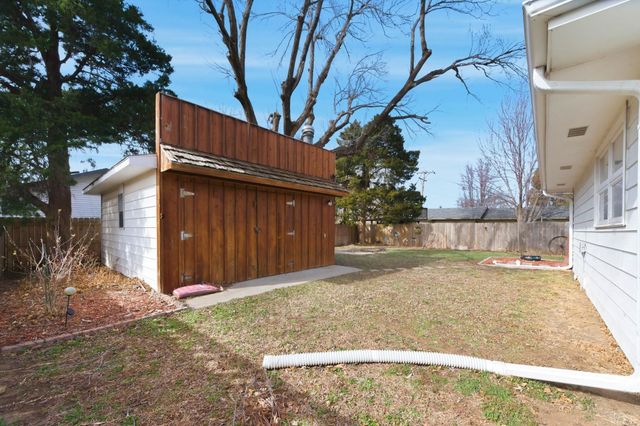 121 Western Ave, Haysville, KS 67060