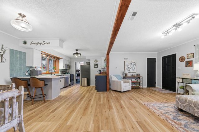 121 Western Ave, Haysville, KS 67060