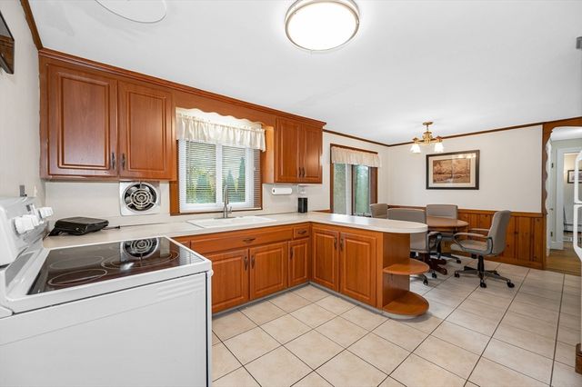 122 Bickford St, Lynn, MA 01904