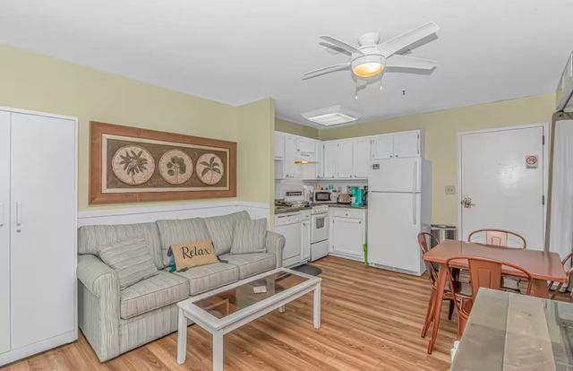 5905 S Kings Hwy Unit 205, Myrtle Beach, SC 29575