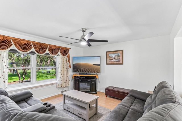 700 E Hobby LANE, Oak Creek, WI 53154