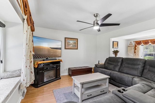 700 E Hobby LANE, Oak Creek, WI 53154