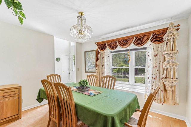 700 E Hobby LANE, Oak Creek, WI 53154