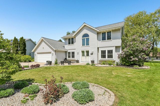 700 E Hobby LANE, Oak Creek, WI 53154