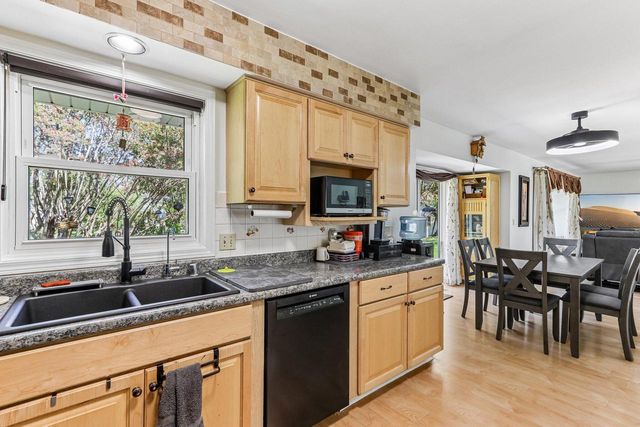 700 E Hobby LANE, Oak Creek, WI 53154