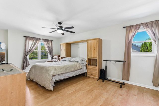 700 E Hobby LANE, Oak Creek, WI 53154