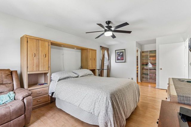 700 E Hobby LANE, Oak Creek, WI 53154