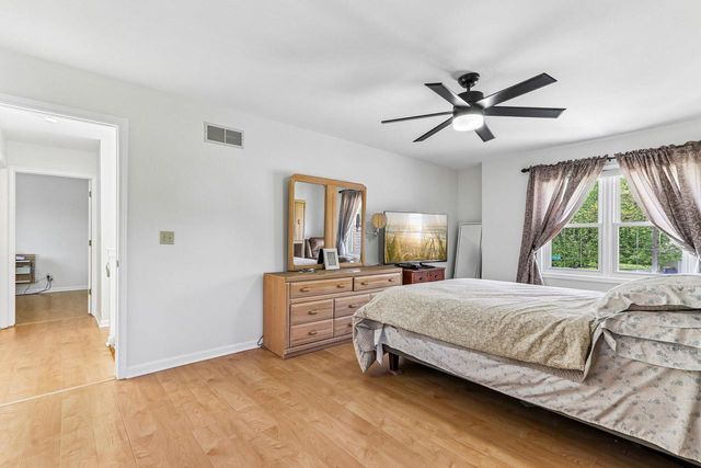 700 E Hobby LANE, Oak Creek, WI 53154