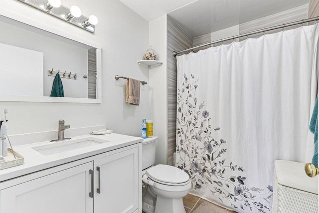 700 E Hobby LANE, Oak Creek, WI 53154