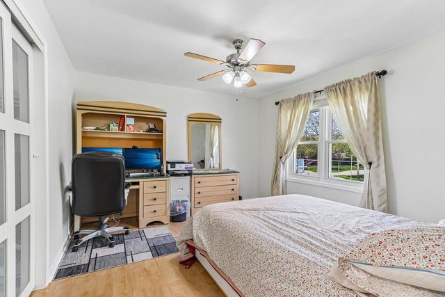 700 E Hobby LANE, Oak Creek, WI 53154