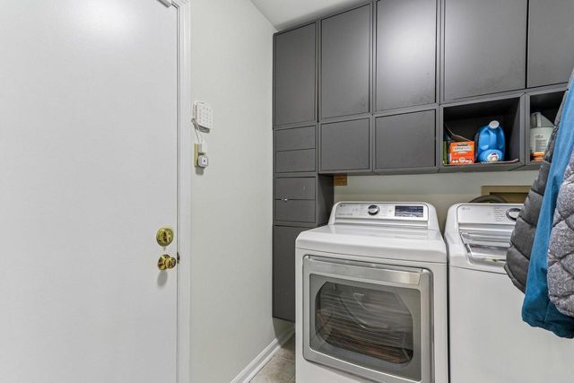 700 E Hobby LANE, Oak Creek, WI 53154