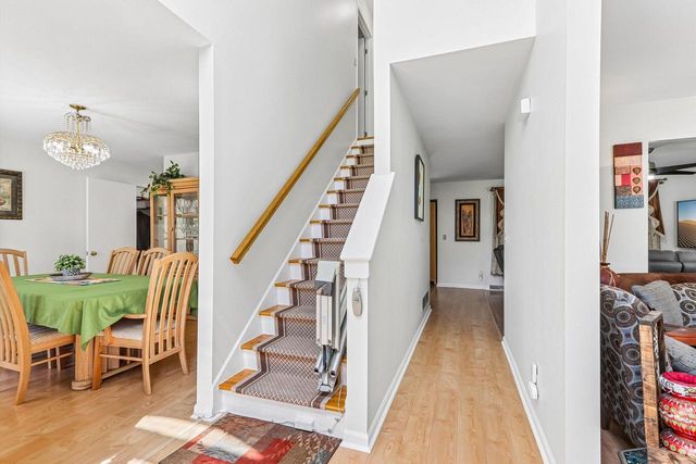 700 E Hobby LANE, Oak Creek, WI 53154