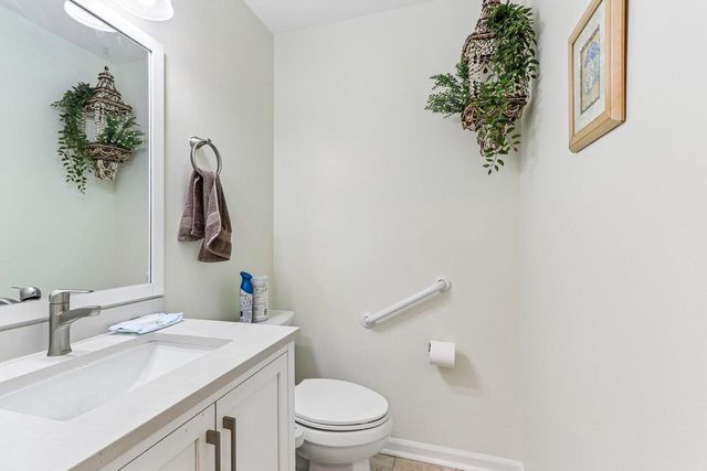 700 E Hobby LANE, Oak Creek, WI 53154