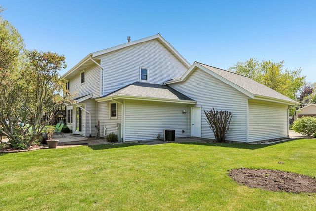700 E Hobby LANE, Oak Creek, WI 53154