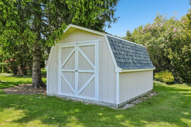 700 E Hobby LANE, Oak Creek, WI 53154