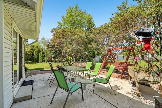 700 E Hobby LANE, Oak Creek, WI 53154