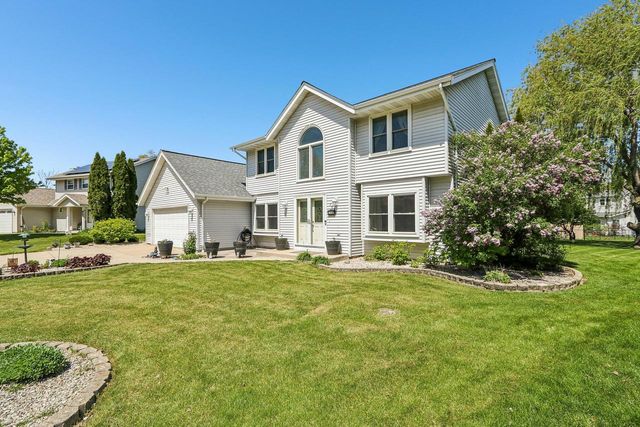 700 E Hobby LANE, Oak Creek, WI 53154