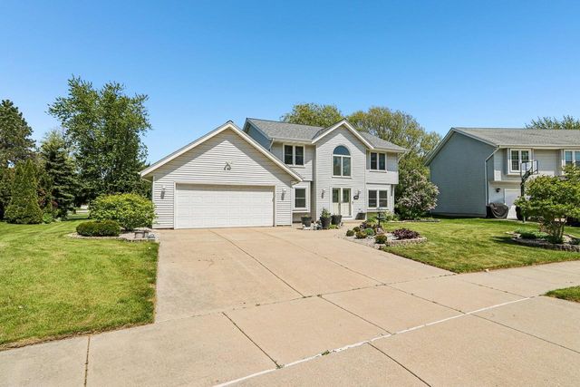 700 E Hobby LANE, Oak Creek, WI 53154
