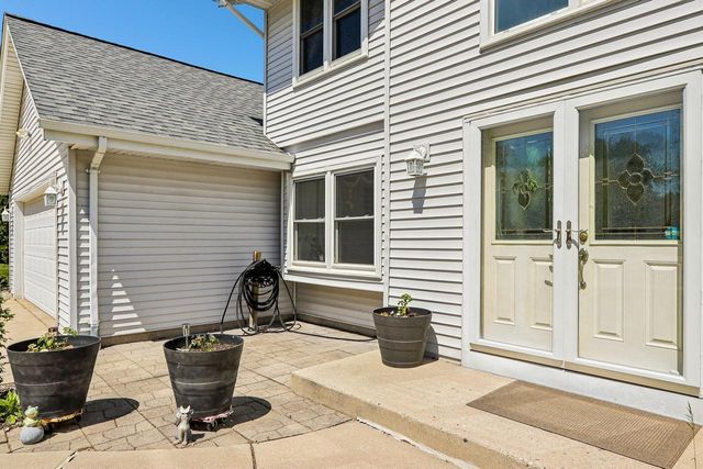 700 E Hobby LANE, Oak Creek, WI 53154