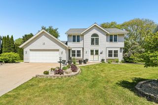 700 E Hobby LANE, Oak Creek, WI 53154