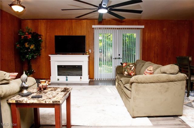 1863 Deerfield Avenue SW, Warren, OH 44485