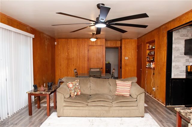 1863 Deerfield Avenue SW, Warren, OH 44485