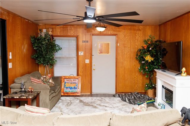 1863 Deerfield Avenue SW, Warren, OH 44485