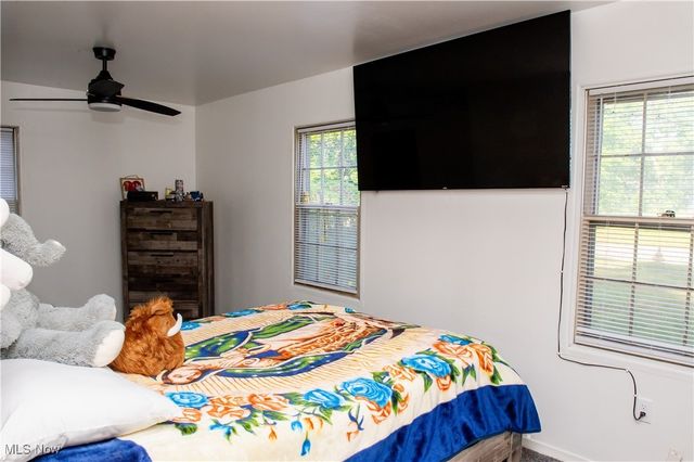 1863 Deerfield Avenue SW, Warren, OH 44485