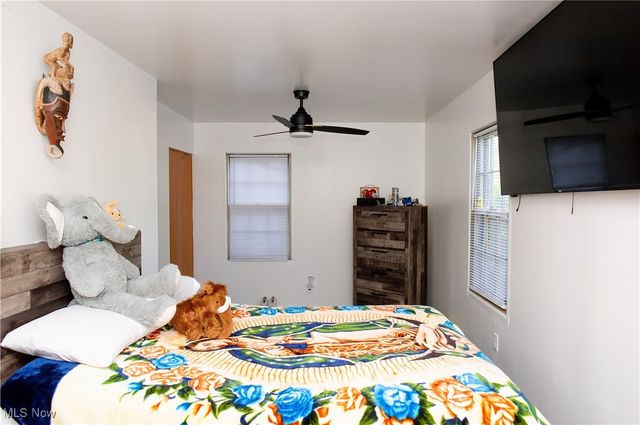 1863 Deerfield Avenue SW, Warren, OH 44485