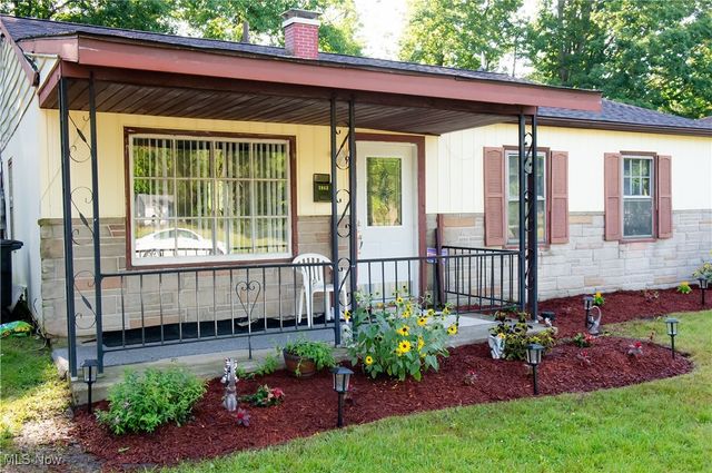 1863 Deerfield Avenue SW, Warren, OH 44485