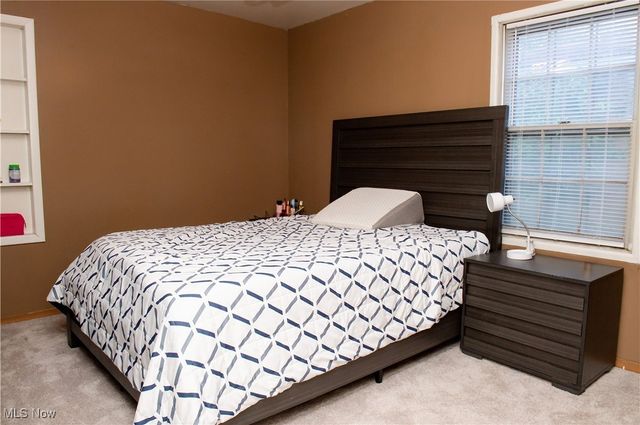 1863 Deerfield Avenue SW, Warren, OH 44485