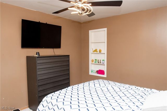 1863 Deerfield Avenue SW, Warren, OH 44485