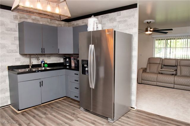 1863 Deerfield Avenue SW, Warren, OH 44485