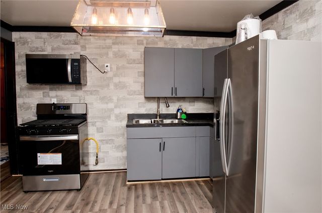 1863 Deerfield Avenue SW, Warren, OH 44485