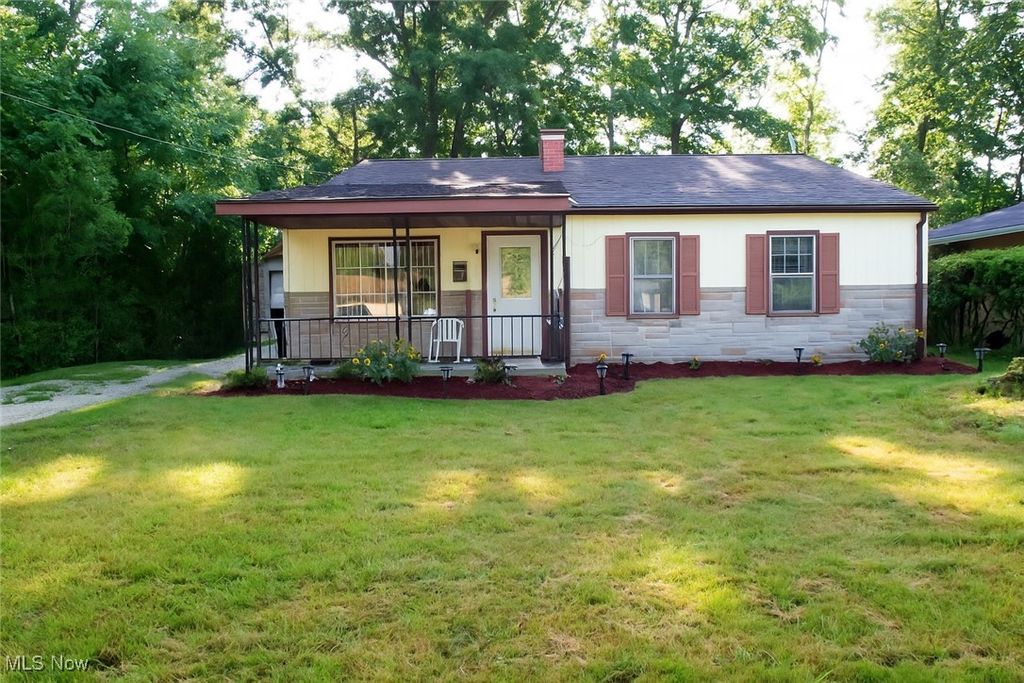 1863 Deerfield Avenue SW, Warren, OH 44485