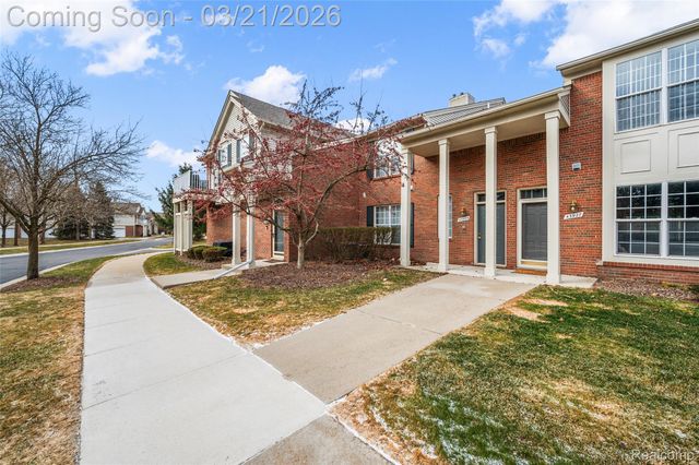 43935 Rushcliffe Drive, Sterling Heights, MI 48313