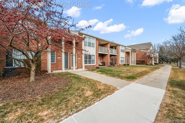 43935 Rushcliffe Drive, Sterling Heights, MI 48313
