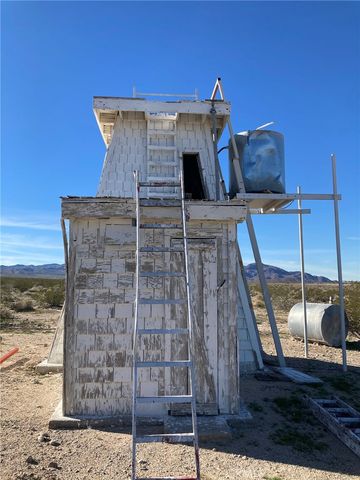49700 Center Drive, Newberry Springs, CA 92365