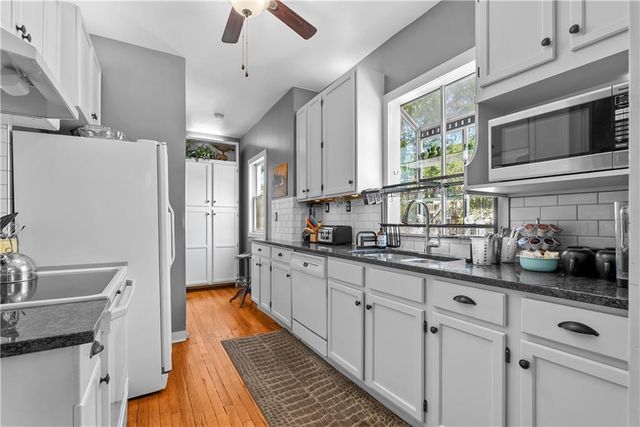 4218 Greenwood Place, Kansas City, MO 64111