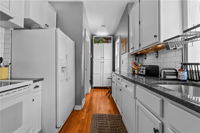 4218 Greenwood Place, Kansas City, MO 64111